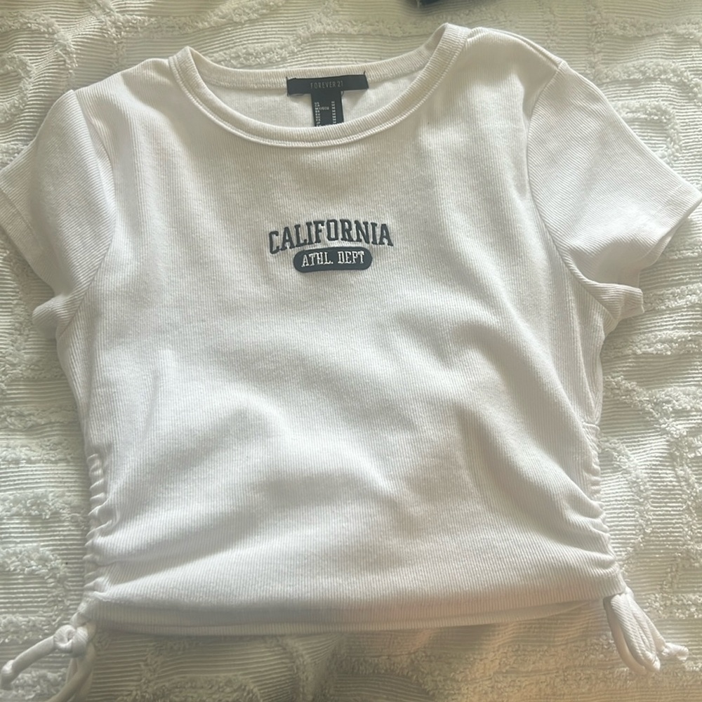 Graphic crop tee